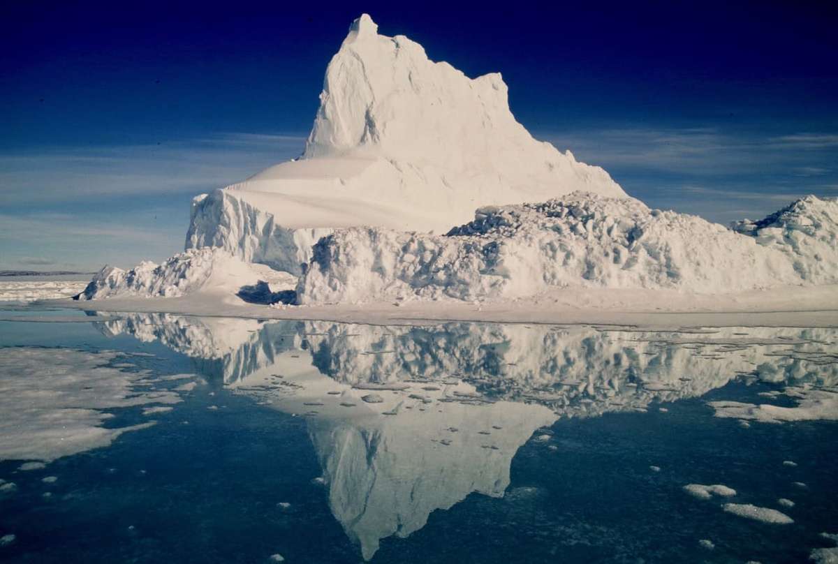 北極の氷山